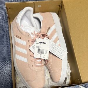 Adidas Gazelle mens Blush Sneakers